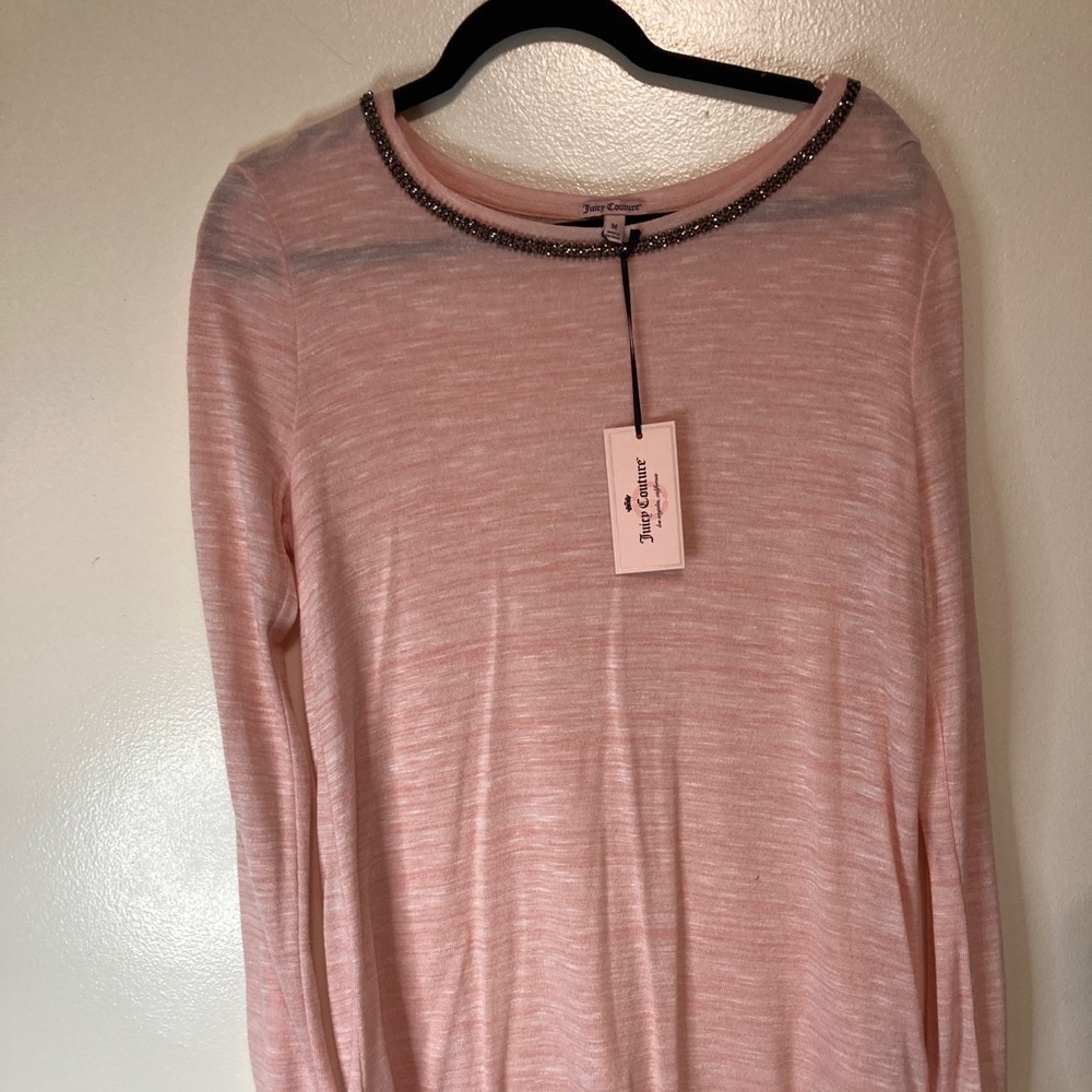 Juicy Couture Top with neck detail!💜